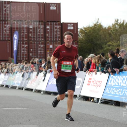 03.10.2025 - Köhlbrandbrückenlauf Yannick Fuchs http://msf.ph/oto/8984432 03.10.2025 16:09:01 Ziel 7057, 7379, 7501, 7585, 8725, 9139 meine-sportfotos.de