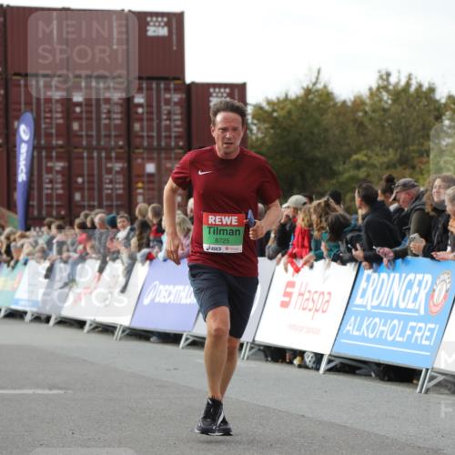 03.10.2025 - Köhlbrandbrückenlauf Yannick Fuchs http://msf.ph/oto/8984434 03.10.2025 16:09:01 Ziel 7057, 7379, 7501, 7585, 8725, 9139 meine-sportfotos.de