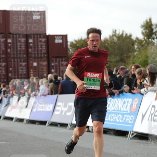 03.10.2025 - Köhlbrandbrückenlauf Yannick Fuchs http://msf.ph/oto/8984438 03.10.2025 16:09:02 Ziel 7379, 7501, 7585, 7823, 8725, 9139, 9216 meine-sportfotos.de