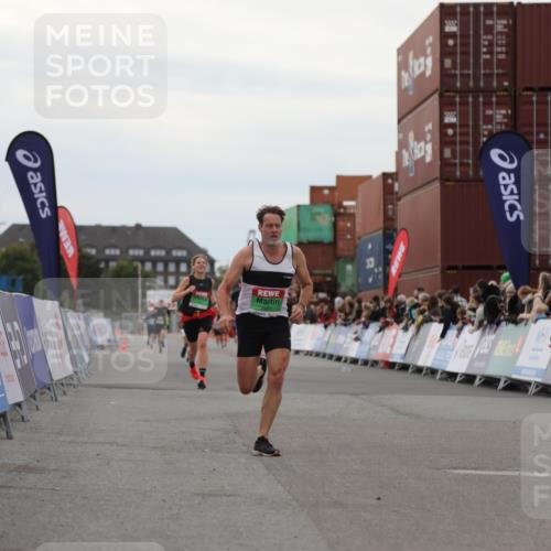 03.10.2025 - Köhlbrandbrückenlauf Yannick Fuchs http://msf.ph/oto/8984441 03.10.2025 15:55:55 Ziel 7456, 7555, 7968, 9231 meine-sportfotos.de