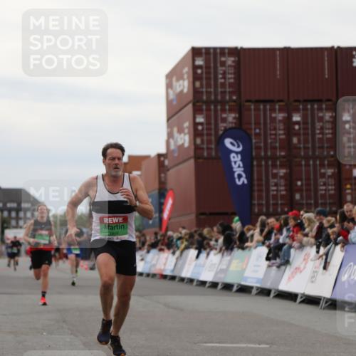 03.10.2025 - Köhlbrandbrückenlauf Yannick Fuchs http://msf.ph/oto/8984449 03.10.2025 15:55:56 Ziel 7456, 7555, 7968, 9231 meine-sportfotos.de