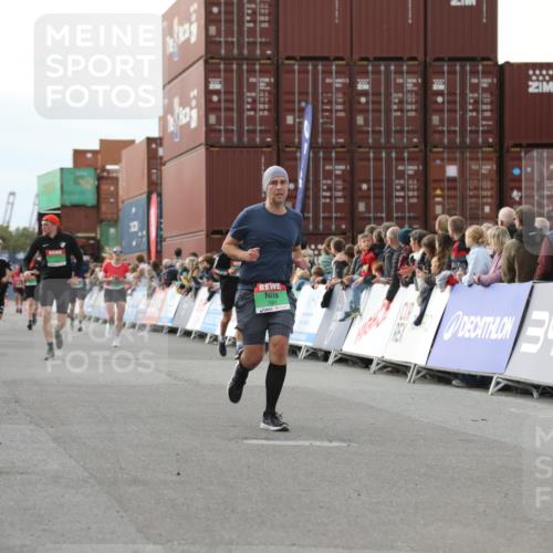 03.10.2025 - Köhlbrandbrückenlauf Yannick Fuchs http://msf.ph/oto/8984450 03.10.2025 16:09:03 Ziel 7379, 7501, 7823, 8725, 9139, 9216 meine-sportfotos.de