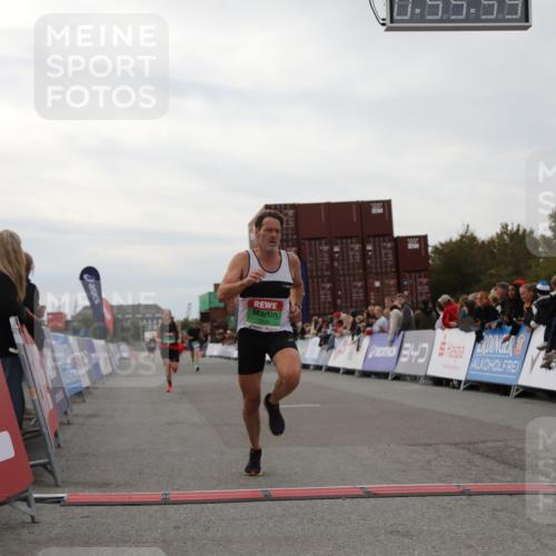 03.10.2025 - Köhlbrandbrückenlauf Yannick Fuchs http://msf.ph/oto/8984455 03.10.2025 15:55:57 Ziel 7456, 7555, 9231 meine-sportfotos.de