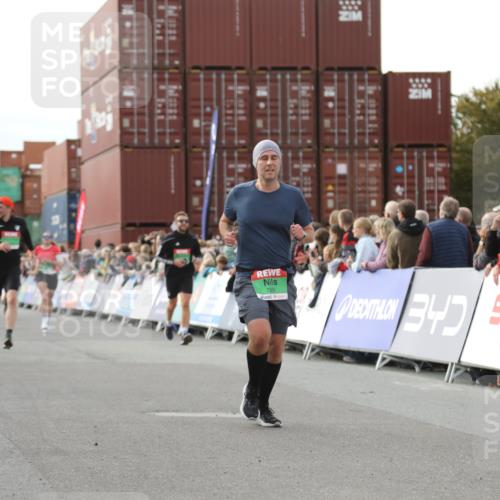03.10.2025 - Köhlbrandbrückenlauf Yannick Fuchs http://msf.ph/oto/8984456 03.10.2025 16:09:04 Ziel 7379, 7501, 7823, 8725, 8797, 9139, 9216, 9739 meine-sportfotos.de