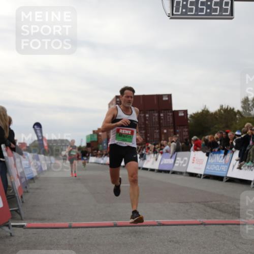 03.10.2025 - Köhlbrandbrückenlauf Yannick Fuchs http://msf.ph/oto/8984457 03.10.2025 15:55:57 Ziel 7456, 7555, 9231 meine-sportfotos.de