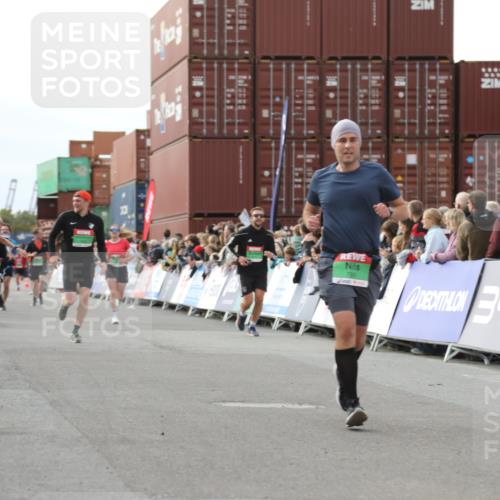 03.10.2025 - Köhlbrandbrückenlauf Yannick Fuchs http://msf.ph/oto/8984458 03.10.2025 16:09:04 Ziel 7379, 7501, 7823, 8725, 8797, 9139, 9216, 9739 meine-sportfotos.de
