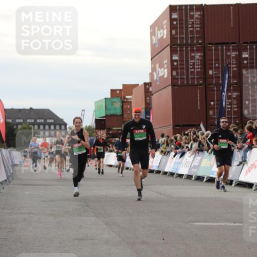 03.10.2025 - Köhlbrandbrückenlauf Yannick Fuchs http://msf.ph/oto/8984460 03.10.2025 16:09:05 Ziel 7379, 7501, 7823, 8348, 8725, 8763, 8797, 9139, 9216, 9739 meine-sportfotos.de