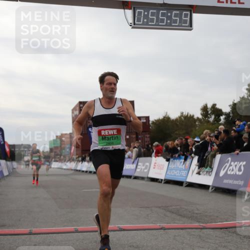 03.10.2025 - Köhlbrandbrückenlauf Yannick Fuchs http://msf.ph/oto/8984461 03.10.2025 15:55:57 Ziel 7456, 7555, 9231 meine-sportfotos.de