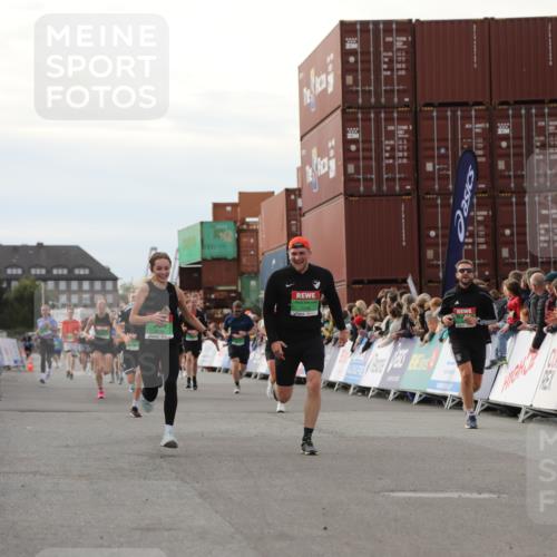 03.10.2025 - Köhlbrandbrückenlauf Yannick Fuchs http://msf.ph/oto/8984464 03.10.2025 16:09:05 Ziel 7379, 7501, 7823, 8348, 8725, 8763, 8797, 9139, 9216, 9739 meine-sportfotos.de