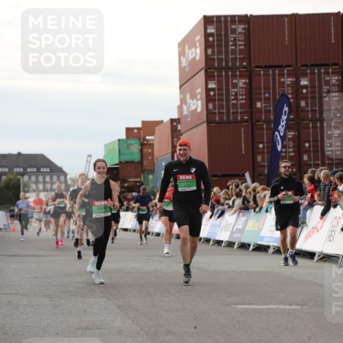 03.10.2025 - Köhlbrandbrückenlauf Yannick Fuchs http://msf.ph/oto/8984466 03.10.2025 16:09:05 Ziel 7379, 7501, 7823, 8348, 8725, 8763, 8797, 9139, 9216, 9739 meine-sportfotos.de