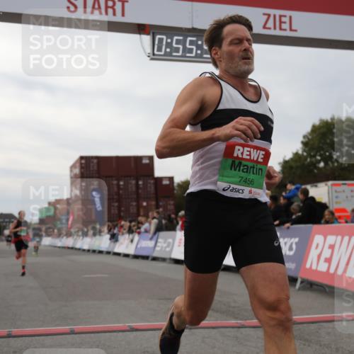03.10.2025 - Köhlbrandbrückenlauf Yannick Fuchs http://msf.ph/oto/8984467 03.10.2025 15:55:58 Ziel 7456, 7555, 9231 meine-sportfotos.de