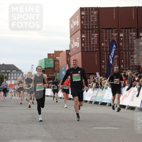 03.10.2025 - Köhlbrandbrückenlauf Yannick Fuchs http://msf.ph/oto/8984468 03.10.2025 16:09:05 Ziel 7379, 7501, 7823, 8348, 8725, 8763, 8797, 9139, 9216, 9739 meine-sportfotos.de