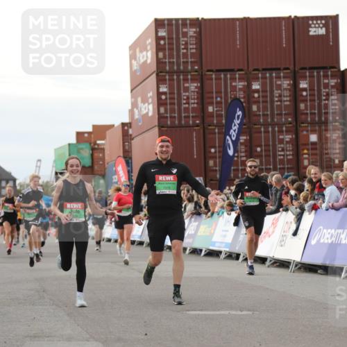 03.10.2025 - Köhlbrandbrückenlauf Yannick Fuchs http://msf.ph/oto/8984472 03.10.2025 16:09:05 Ziel 7379, 7501, 7823, 8348, 8725, 8763, 8797, 9139, 9216, 9739 meine-sportfotos.de