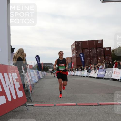 03.10.2025 - Köhlbrandbrückenlauf Yannick Fuchs http://msf.ph/oto/8984477 03.10.2025 15:55:59 Ziel 7012, 7456, 7555, 9231 meine-sportfotos.de