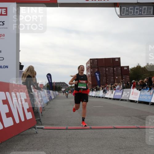 03.10.2025 - Köhlbrandbrückenlauf Yannick Fuchs http://msf.ph/oto/8984480 03.10.2025 15:56:00 Ziel 7012, 7456, 7555, 9231 meine-sportfotos.de