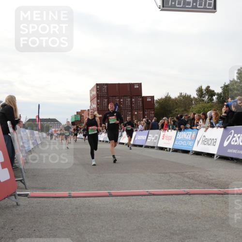 03.10.2025 - Köhlbrandbrückenlauf Yannick Fuchs http://msf.ph/oto/8984481 03.10.2025 16:09:06 Ziel 7379, 7501, 7823, 8217, 8348, 8725, 8763, 8797, 9091, 9139, 9216, 9739 meine-sportfotos.de