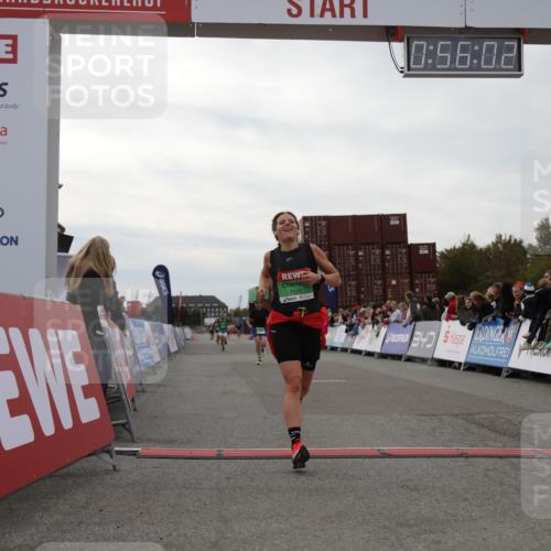 03.10.2025 - Köhlbrandbrückenlauf Yannick Fuchs http://msf.ph/oto/8984484 03.10.2025 15:56:00 Ziel 7012, 7456, 7555, 9231 meine-sportfotos.de