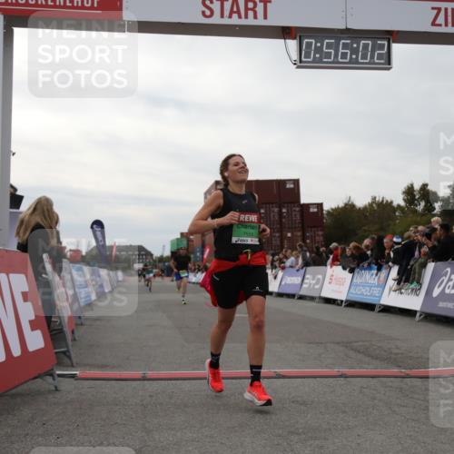 03.10.2025 - Köhlbrandbrückenlauf Yannick Fuchs http://msf.ph/oto/8984488 03.10.2025 15:56:00 Ziel 7012, 7456, 7555, 9231 meine-sportfotos.de