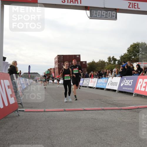 03.10.2025 - Köhlbrandbrückenlauf Yannick Fuchs http://msf.ph/oto/8984491 03.10.2025 16:09:07 Ziel 7379, 7501, 7823, 8217, 8348, 8763, 8797, 9091, 9139, 9216, 9739 meine-sportfotos.de