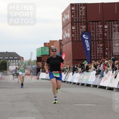 03.10.2025 - Köhlbrandbrückenlauf Yannick Fuchs http://msf.ph/oto/8984492 03.10.2025 15:56:01 Ziel 7012, 7555, 9231 meine-sportfotos.de