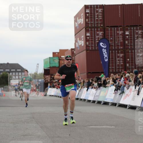 03.10.2025 - Köhlbrandbrückenlauf Yannick Fuchs http://msf.ph/oto/8984494 03.10.2025 15:56:01 Ziel 7012, 7555, 9231 meine-sportfotos.de