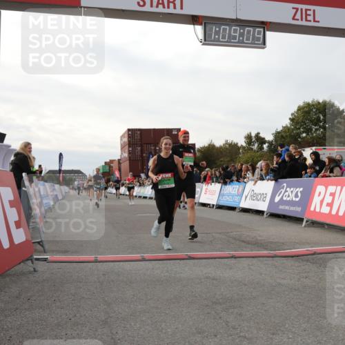 03.10.2025 - Köhlbrandbrückenlauf Yannick Fuchs http://msf.ph/oto/8984495 03.10.2025 16:09:07 Ziel 7379, 7501, 7823, 8217, 8348, 8763, 8797, 9091, 9139, 9216, 9739 meine-sportfotos.de