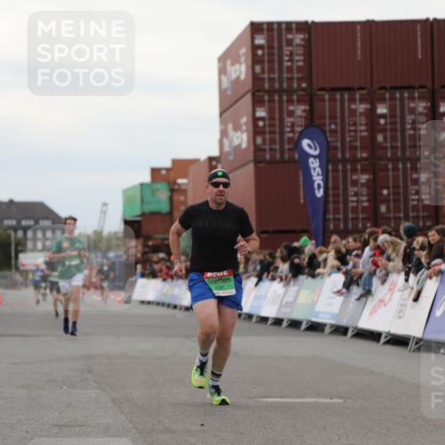 03.10.2025 - Köhlbrandbrückenlauf Yannick Fuchs http://msf.ph/oto/8984497 03.10.2025 15:56:02 Ziel 7012, 7555, 9231, 9525 meine-sportfotos.de