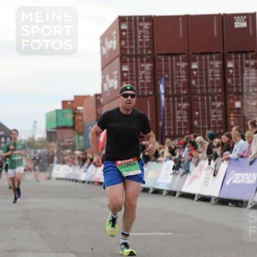 03.10.2025 - Köhlbrandbrückenlauf Yannick Fuchs http://msf.ph/oto/8984499 03.10.2025 15:56:02 Ziel 7012, 7555, 9231, 9525 meine-sportfotos.de