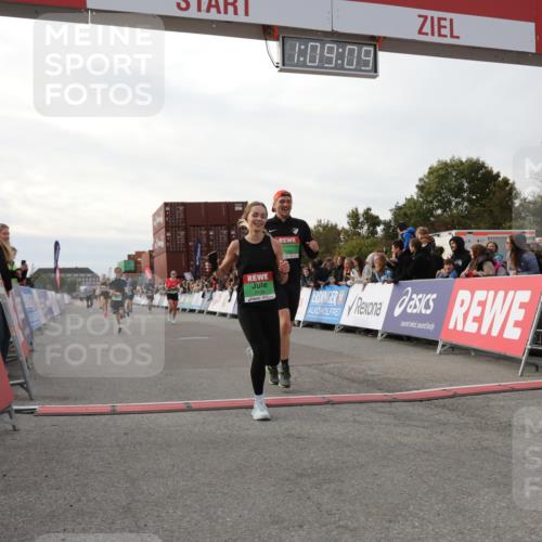 03.10.2025 - Köhlbrandbrückenlauf Yannick Fuchs http://msf.ph/oto/8984500 03.10.2025 16:09:08 Ziel 7379, 7501, 7822, 7823, 8217, 8348, 8763, 8797, 9019, 9091, 9139, 9216, 9739 meine-sportfotos.de