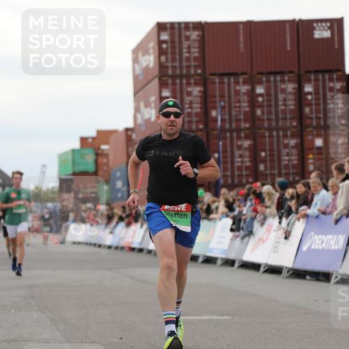 03.10.2025 - Köhlbrandbrückenlauf Yannick Fuchs http://msf.ph/oto/8984501 03.10.2025 15:56:02 Ziel 7012, 7555, 9231, 9525 meine-sportfotos.de