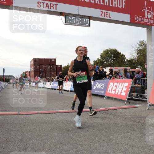 03.10.2025 - Köhlbrandbrückenlauf Yannick Fuchs http://msf.ph/oto/8984505 03.10.2025 16:09:08 Ziel 7379, 7501, 7822, 7823, 8217, 8348, 8763, 8797, 9019, 9091, 9139, 9216, 9739 meine-sportfotos.de