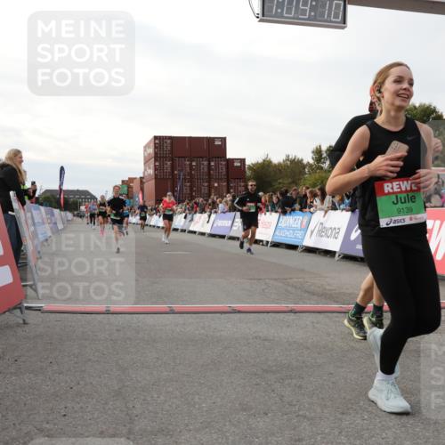 03.10.2025 - Köhlbrandbrückenlauf Yannick Fuchs http://msf.ph/oto/8984507 03.10.2025 16:09:08 Ziel 7379, 7501, 7822, 7823, 8217, 8348, 8763, 8797, 9019, 9091, 9139, 9216, 9739 meine-sportfotos.de