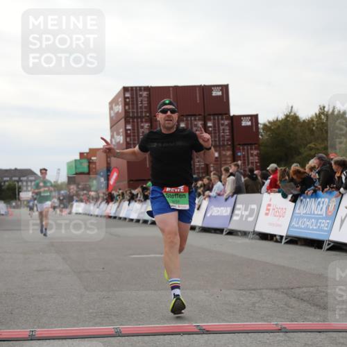 03.10.2025 - Köhlbrandbrückenlauf Yannick Fuchs http://msf.ph/oto/8984509 03.10.2025 15:56:03 Ziel 7012, 7555, 9231, 9525 meine-sportfotos.de