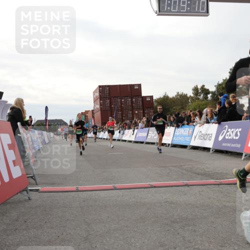 03.10.2025 - Köhlbrandbrückenlauf Yannick Fuchs http://msf.ph/oto/8984510 03.10.2025 16:09:08 Ziel 7379, 7501, 7822, 7823, 8217, 8348, 8763, 8797, 9019, 9091, 9139, 9216, 9739 meine-sportfotos.de