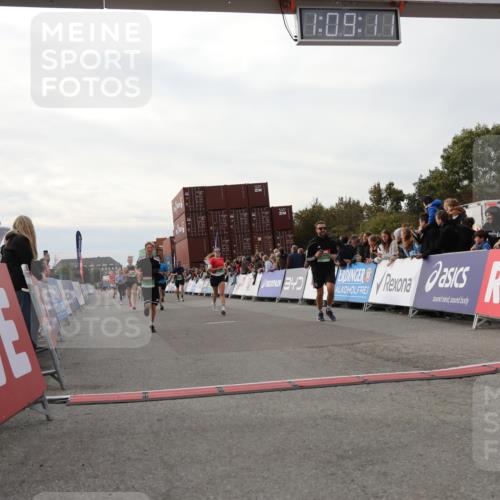 03.10.2025 - Köhlbrandbrückenlauf Yannick Fuchs http://msf.ph/oto/8984512 03.10.2025 16:09:09 Ziel 7379, 7501, 7822, 7823, 8217, 8348, 8763, 8797, 9019, 9091, 9139, 9216, 9739 meine-sportfotos.de