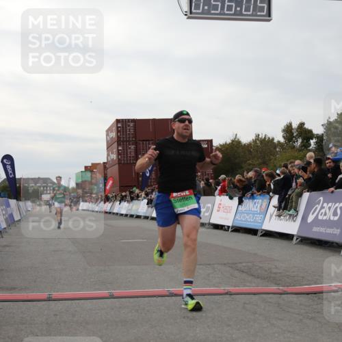 03.10.2025 - Köhlbrandbrückenlauf Yannick Fuchs http://msf.ph/oto/8984513 03.10.2025 15:56:04 Ziel 7012, 8820, 9231, 9525 meine-sportfotos.de