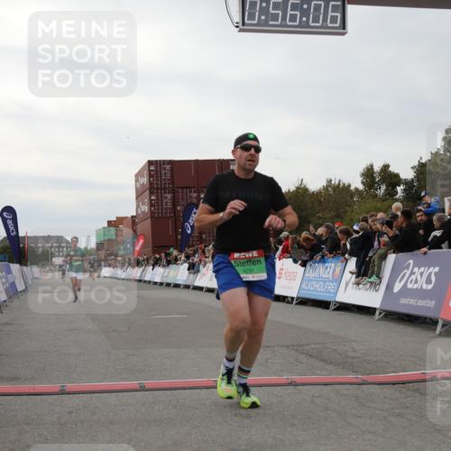 03.10.2025 - Köhlbrandbrückenlauf Yannick Fuchs http://msf.ph/oto/8984515 03.10.2025 15:56:04 Ziel 7012, 8820, 9231, 9525 meine-sportfotos.de