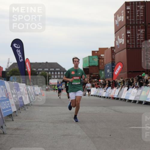 03.10.2025 - Köhlbrandbrückenlauf Yannick Fuchs http://msf.ph/oto/8984523 03.10.2025 15:56:05 Ziel 7012, 8820, 9231, 9525 meine-sportfotos.de