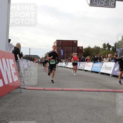 03.10.2025 - Köhlbrandbrückenlauf Yannick Fuchs http://msf.ph/oto/8984524 03.10.2025 16:09:10 Ziel 7379, 7558, 7822, 7823, 8217, 8348, 8763, 8797, 9019, 9091, 9139, 9216, 9739 meine-sportfotos.de