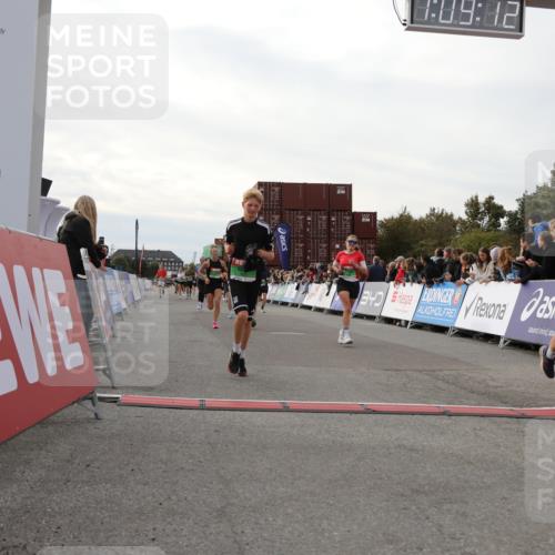 03.10.2025 - Köhlbrandbrückenlauf Yannick Fuchs http://msf.ph/oto/8984528 03.10.2025 16:09:10 Ziel 7379, 7558, 7822, 7823, 8217, 8348, 8763, 8797, 9019, 9091, 9139, 9216, 9739 meine-sportfotos.de