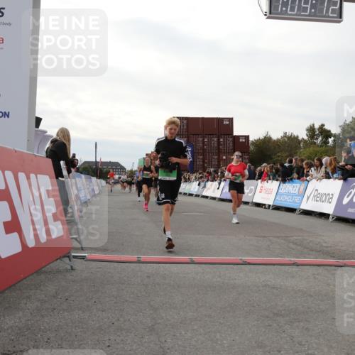 03.10.2025 - Köhlbrandbrückenlauf Yannick Fuchs http://msf.ph/oto/8984530 03.10.2025 16:09:11 Ziel 7379, 7447, 7558, 7702, 7822, 7823, 8217, 8348, 8763, 8797, 9019, 9091, 9139, 9216, 9739, 9752 meine-sportfotos.de