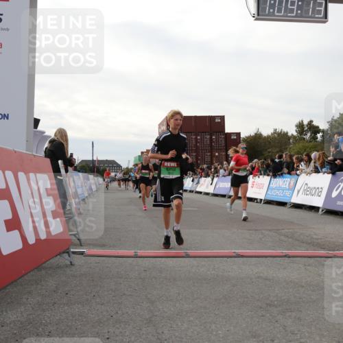 03.10.2025 - Köhlbrandbrückenlauf Yannick Fuchs http://msf.ph/oto/8984532 03.10.2025 16:09:11 Ziel 7379, 7447, 7558, 7702, 7822, 7823, 8217, 8348, 8763, 8797, 9019, 9091, 9139, 9216, 9739, 9752 meine-sportfotos.de