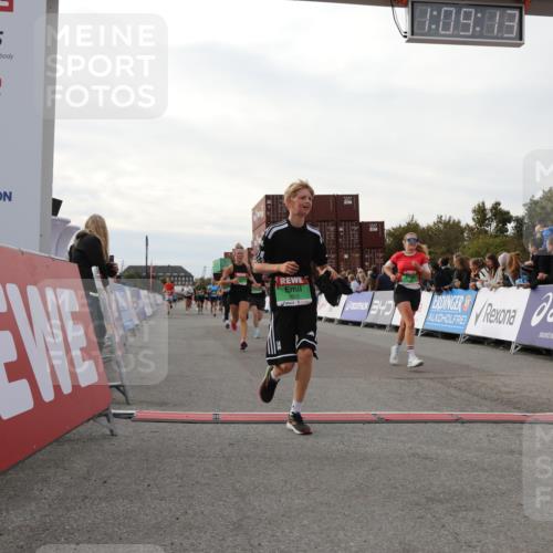 03.10.2025 - Köhlbrandbrückenlauf Yannick Fuchs http://msf.ph/oto/8984537 03.10.2025 16:09:11 Ziel 7379, 7447, 7558, 7702, 7822, 7823, 8217, 8348, 8763, 8797, 9019, 9091, 9139, 9216, 9739, 9752 meine-sportfotos.de