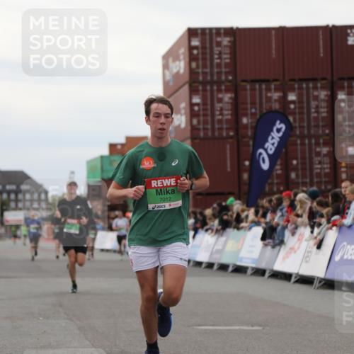 03.10.2025 - Köhlbrandbrückenlauf Yannick Fuchs http://msf.ph/oto/8984538 03.10.2025 15:56:07 Ziel 7012, 8820, 9231, 9525 meine-sportfotos.de
