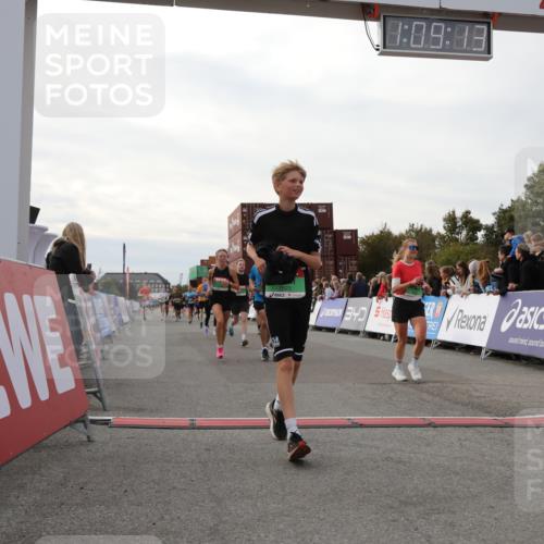 03.10.2025 - Köhlbrandbrückenlauf Yannick Fuchs http://msf.ph/oto/8984539 03.10.2025 16:09:11 Ziel 7379, 7447, 7558, 7702, 7822, 7823, 8217, 8348, 8763, 8797, 9019, 9091, 9139, 9216, 9739, 9752 meine-sportfotos.de