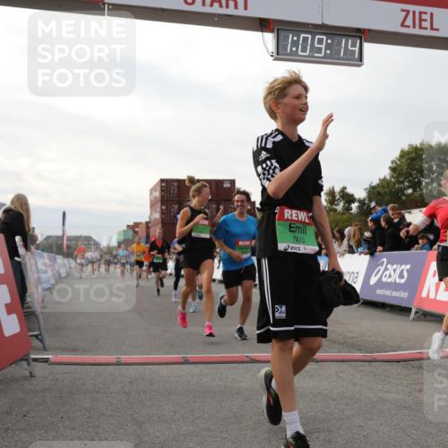 03.10.2025 - Köhlbrandbrückenlauf Yannick Fuchs http://msf.ph/oto/8984551 03.10.2025 16:09:13 Ziel 7447, 7558, 7702, 7822, 7823, 8217, 8348, 8763, 8797, 9019, 9091, 9151, 9216, 9334, 9739, 9752, 9753 meine-sportfotos.de