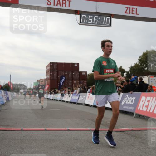 03.10.2025 - Köhlbrandbrückenlauf Yannick Fuchs http://msf.ph/oto/8984552 03.10.2025 15:56:09 Ziel 7012, 7128, 8820, 8976, 9525 meine-sportfotos.de