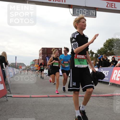 03.10.2025 - Köhlbrandbrückenlauf Yannick Fuchs http://msf.ph/oto/8984553 03.10.2025 16:09:13 Ziel 7447, 7558, 7702, 7822, 7823, 8217, 8348, 8763, 8797, 9019, 9091, 9151, 9216, 9334, 9739, 9752, 9753 meine-sportfotos.de