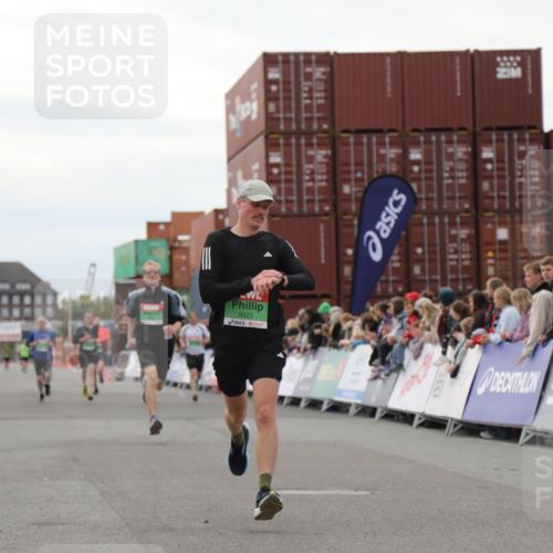 03.10.2025 - Köhlbrandbrückenlauf Yannick Fuchs http://msf.ph/oto/8984554 03.10.2025 15:56:09 Ziel 7012, 7128, 8820, 8976, 9525 meine-sportfotos.de