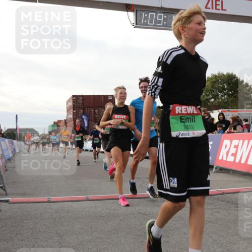 03.10.2025 - Köhlbrandbrückenlauf Yannick Fuchs http://msf.ph/oto/8984557 03.10.2025 16:09:13 Ziel 7447, 7558, 7702, 7822, 7823, 8217, 8348, 8763, 8797, 9019, 9091, 9151, 9216, 9334, 9739, 9752, 9753 meine-sportfotos.de